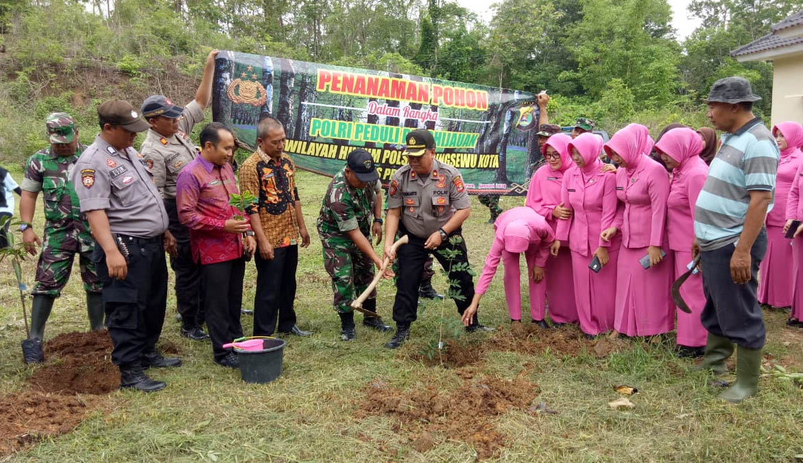 Polri-TNI Kompak Tanam Pohon