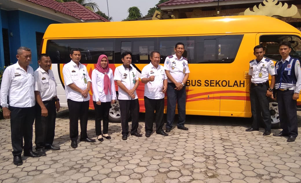 Bus Sekolah Ketiga Layani Rute Pugung-Bulok