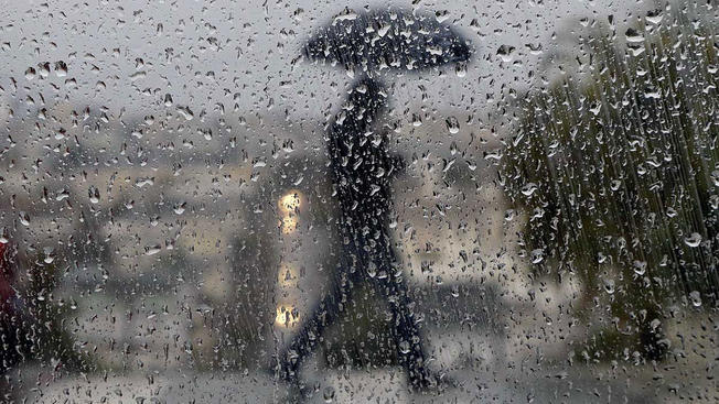 Waspada, Hujan Diprediksi Turun Disertai Angin dan Petir
