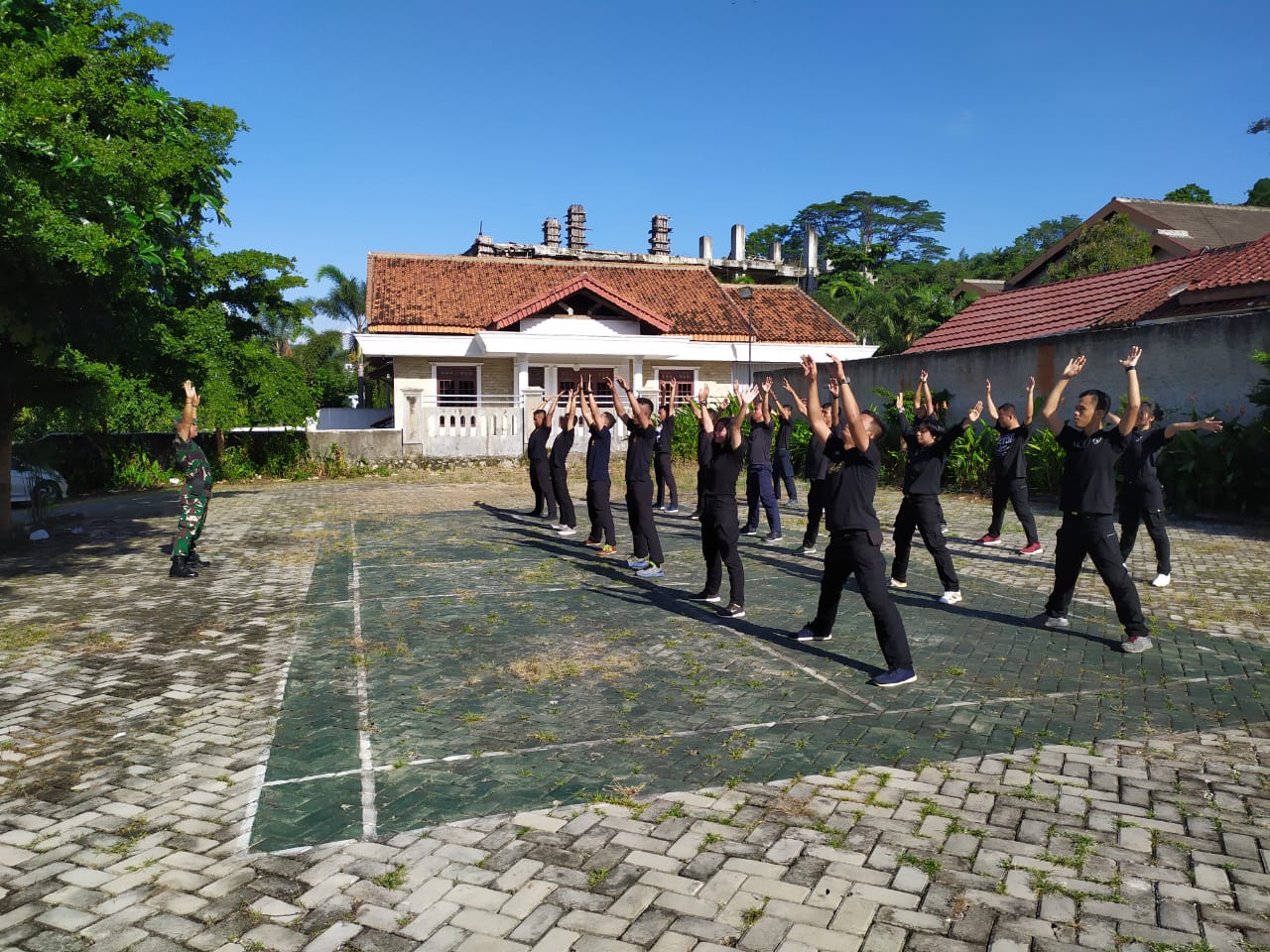 Babinsa Gulak Galik Laksanakan Olahraga Bersama