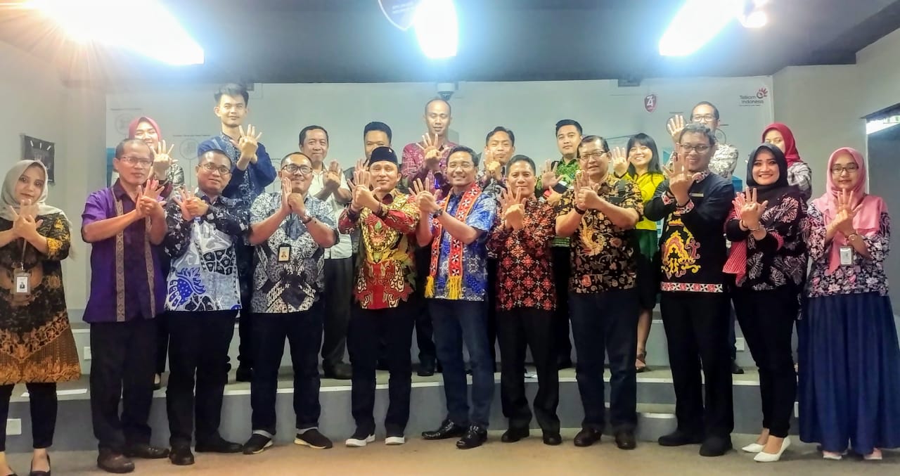 GM Witel Lampung Dampingi Bupati Lampung Barat Kunjungi Living Lab SCN