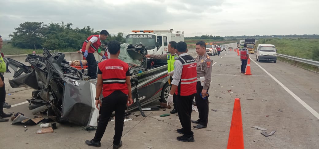 Diseruduk Truk, Dua Orang Meninggal