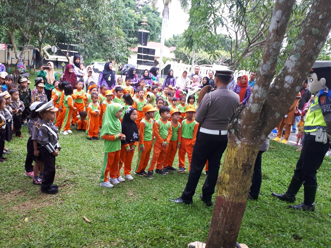 Satlantas Polres Waykanan Kenalkan Aturan Lalin ke Siswa TK