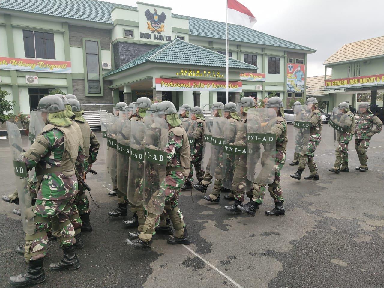 Personel Kodim 0410/KBL Latihan PPH