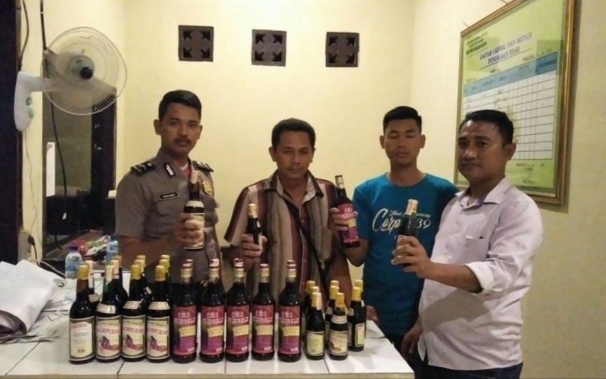 Polsek Pakuanratu Sita Puluhan Botol Miras