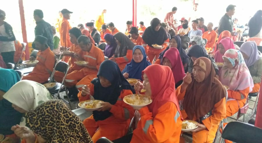 Sarapan Dengan Bupati, Petugas Kebersihan Dapat Hadiah Umrah