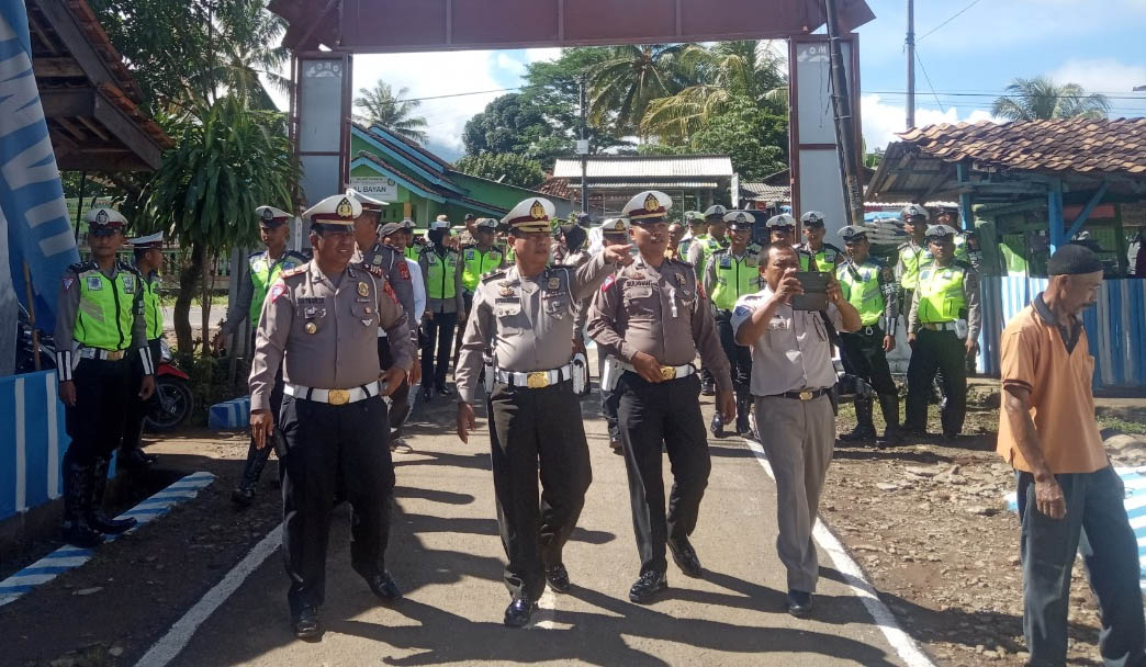 Tinjau Kampung Tertib Lalu Lintas