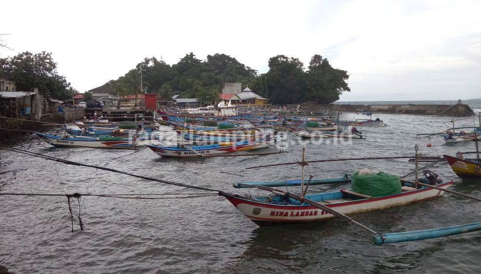 Ombak Besar, Nelayan Pesbar Terpaksa Istirahat