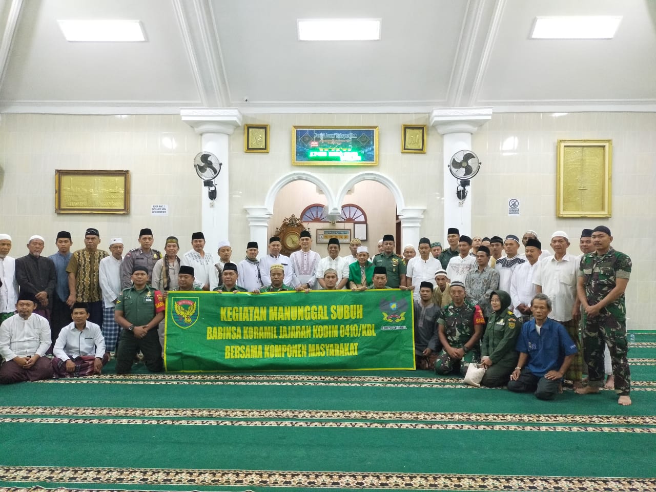 Dandim 0410/KBL Salat Subuh Berjamaah