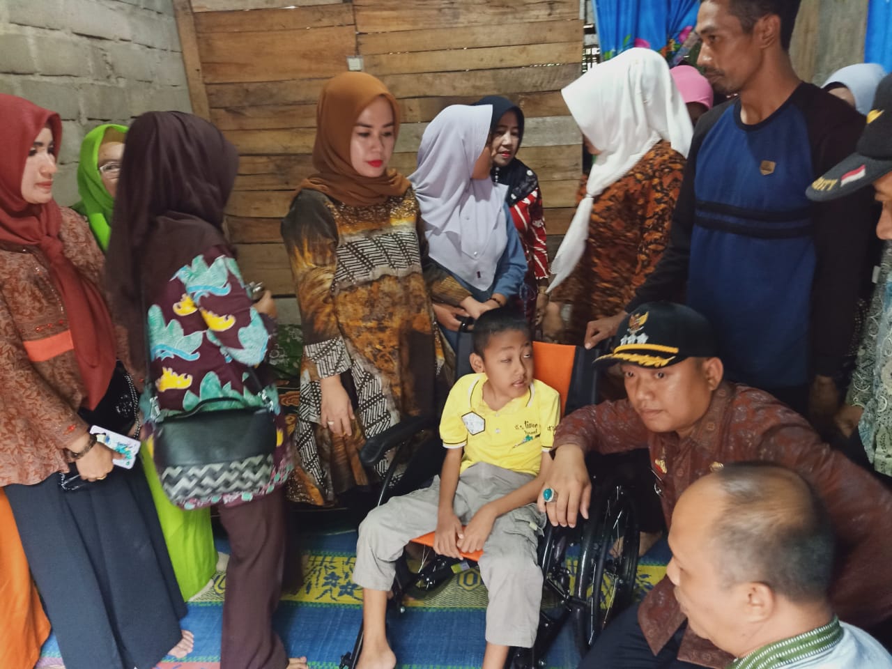 Kornelia Umar Kunjungi Anak Penderita Lumpuh Layu di Panaragan Jaya