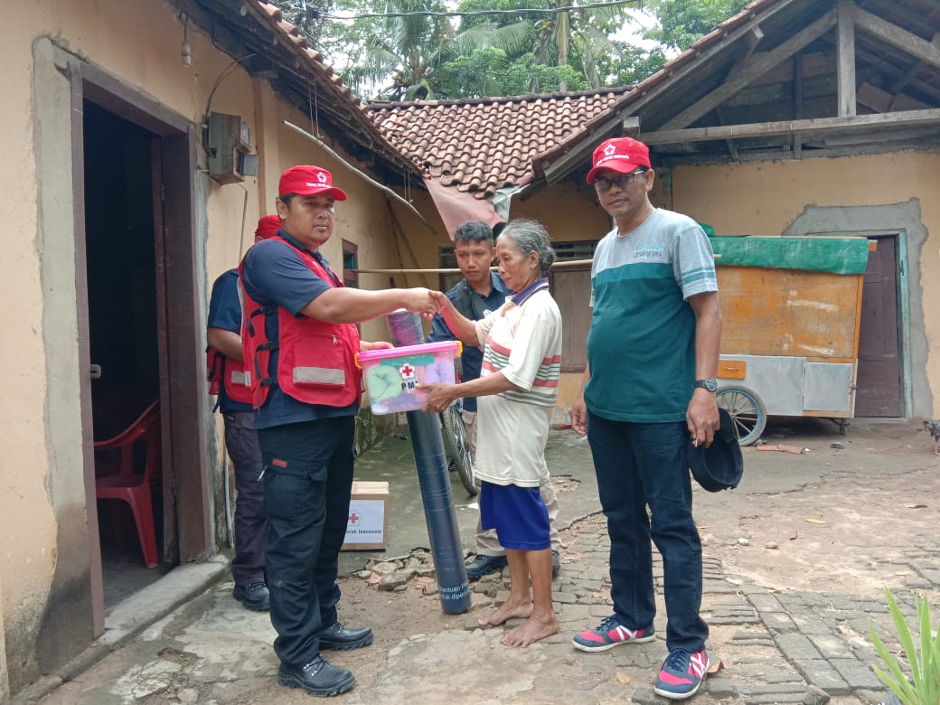 PMI Salurkan Bantuan pada Korban Banjir