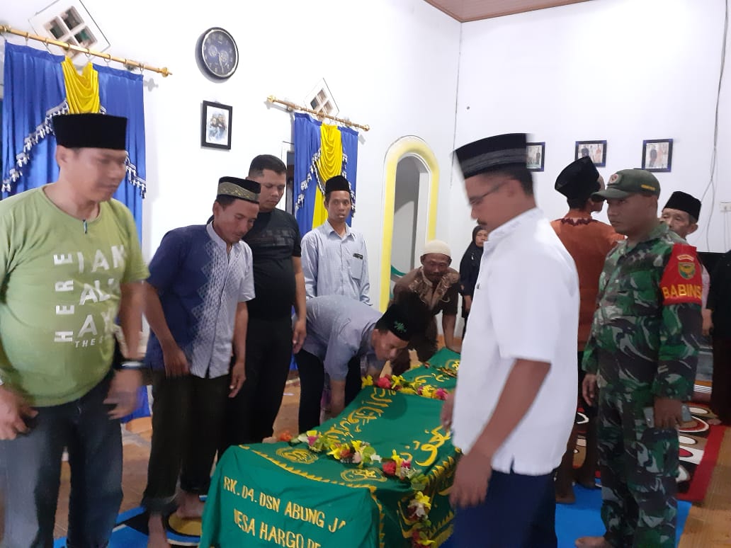 Warga Rawajitu Tewas Tersambar Petir Saat Bersihkan Sawah