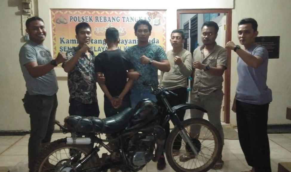 Bobol Gudang, Maling Gasak Motor dan Beras