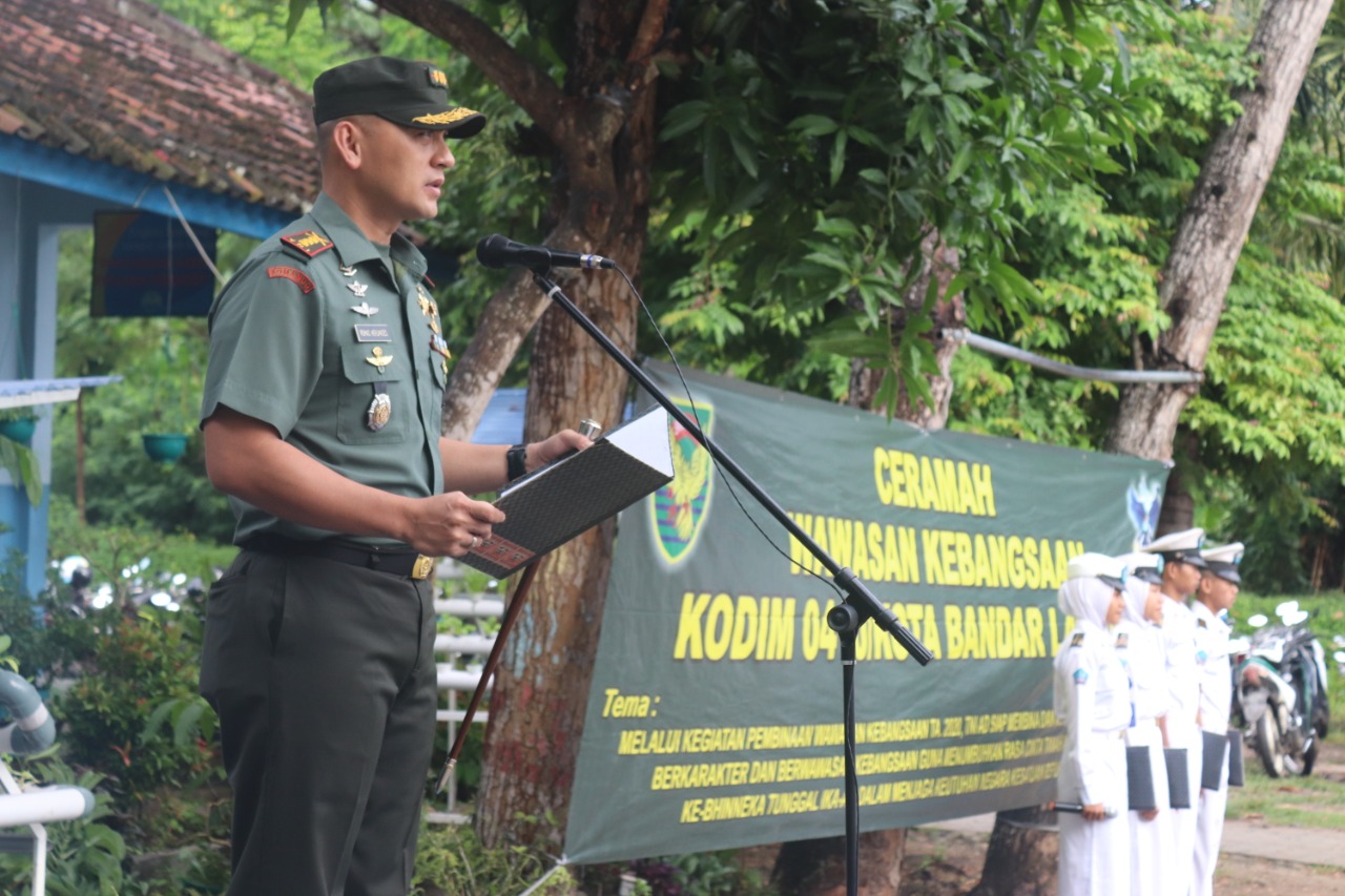 Dandim 0410/KBL Jadi Inspektur Upacara di SMKN 6 Bandarlampung