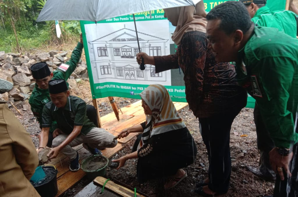 Semoga Berkah, Hujan, Nunik Peletakan Batu Pertama Kantor PKB Tanggamus