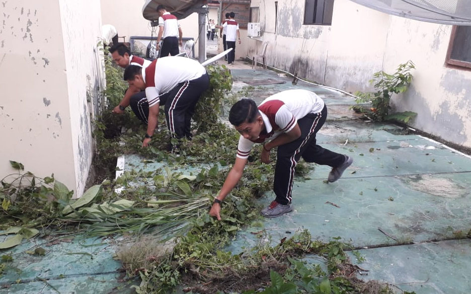 TNI-Polri Kompak Bersih-bersih