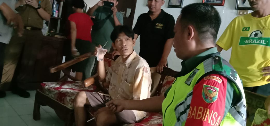 Babinsa Penengahan Bantu Amankan Warga yang Alami Gangguan Jiwa