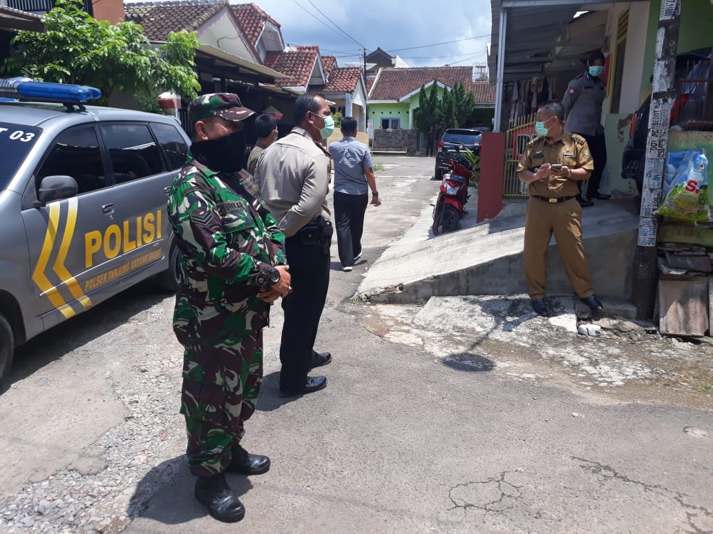 Babinsa Bilabong Jaya Dampingi Tim Ambil Sampel Darah