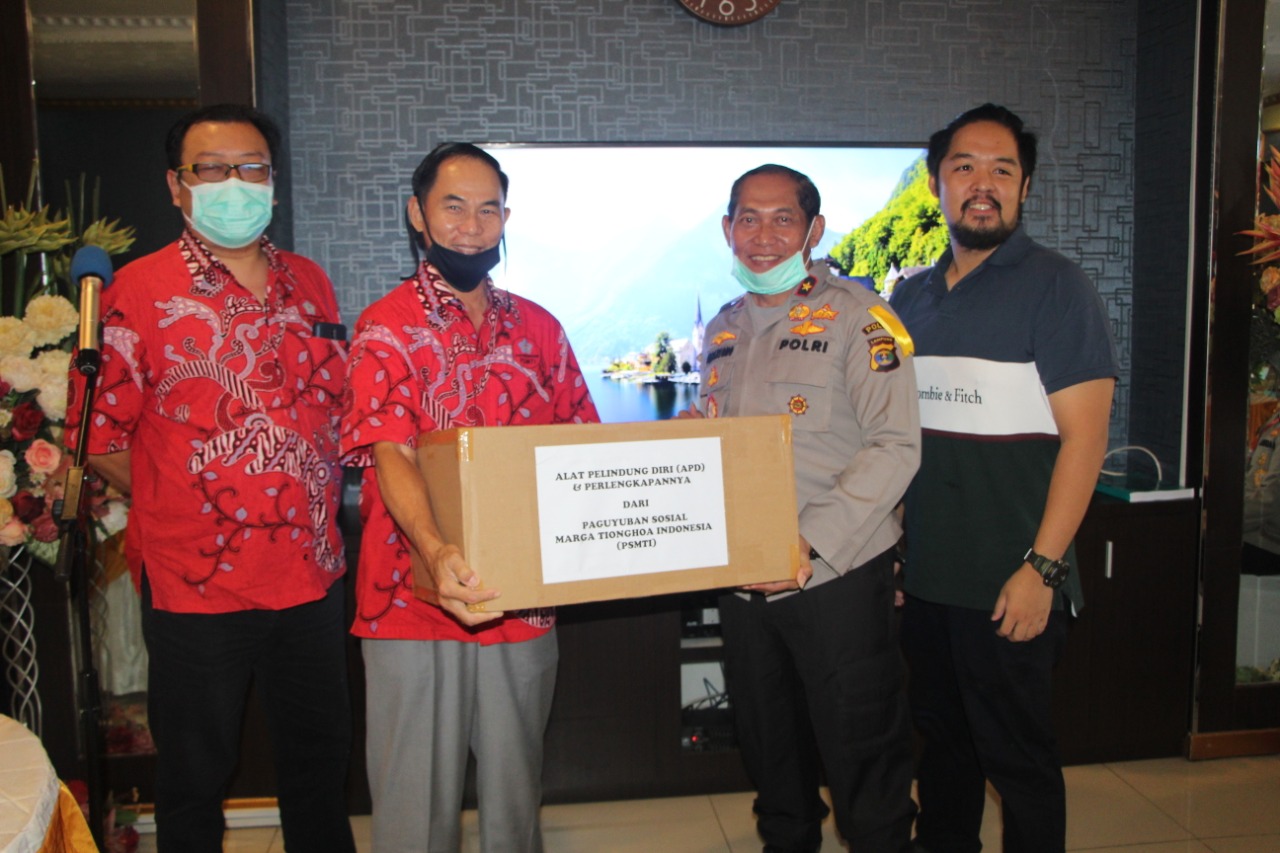PSMTI Serahkan Bantuan 220 APD ke Polda Lampung