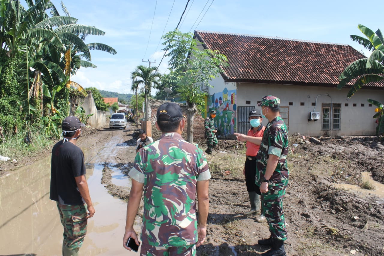 Dandim 0410/KBL Kembali Kunjungi Lokasi Banjir di Telukbetung Timur