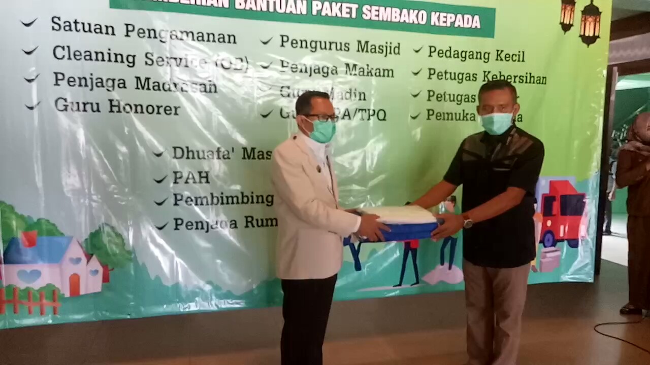 Kemenag Lampung berikan Bantuan Paket Sembako dan APD