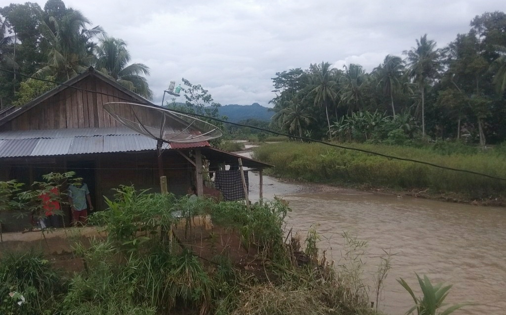 Tanggul Way Belu Terkikis, Warga Was-was Banjir Datang