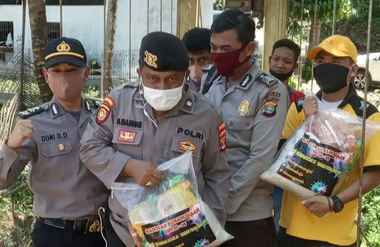 Kompi At Taubah Salurkan Paket Sembako di Keteguhan