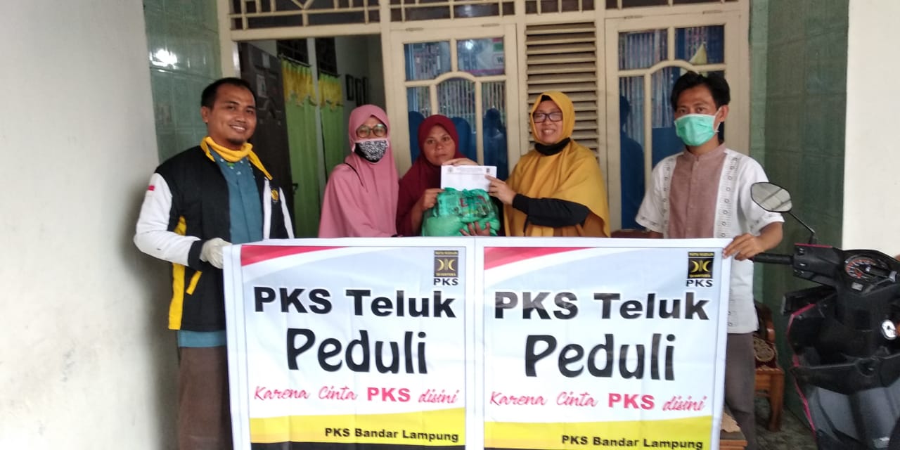 Legislator PKS Santuni Korban Banjir