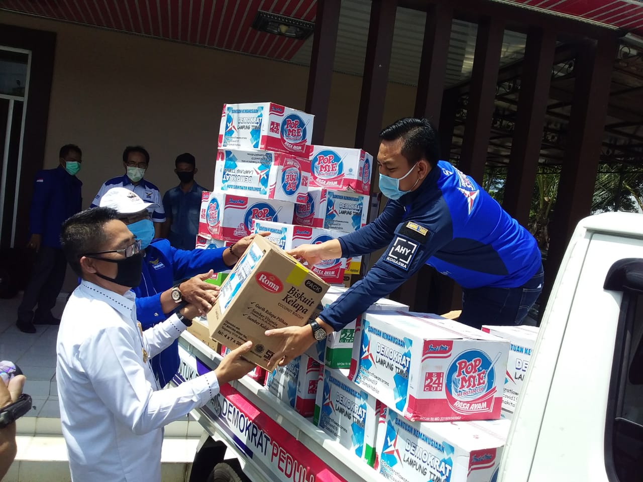 DPC Demokrat Lamtim Salurkan Bantuan Penanggulangan Covid-19