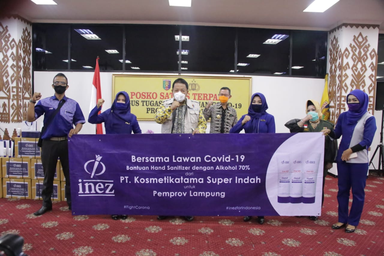 Gubernur Lampung Terima Ribuan Botol Handsanitizer dari PT. Inez Kosmetik
