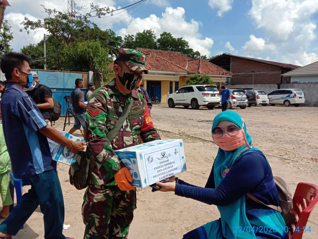 Pastikan Pendistribusian Beras ke Warga Berjalan Lancar, Kodim 0410/KBL Lakukan Pengawalan