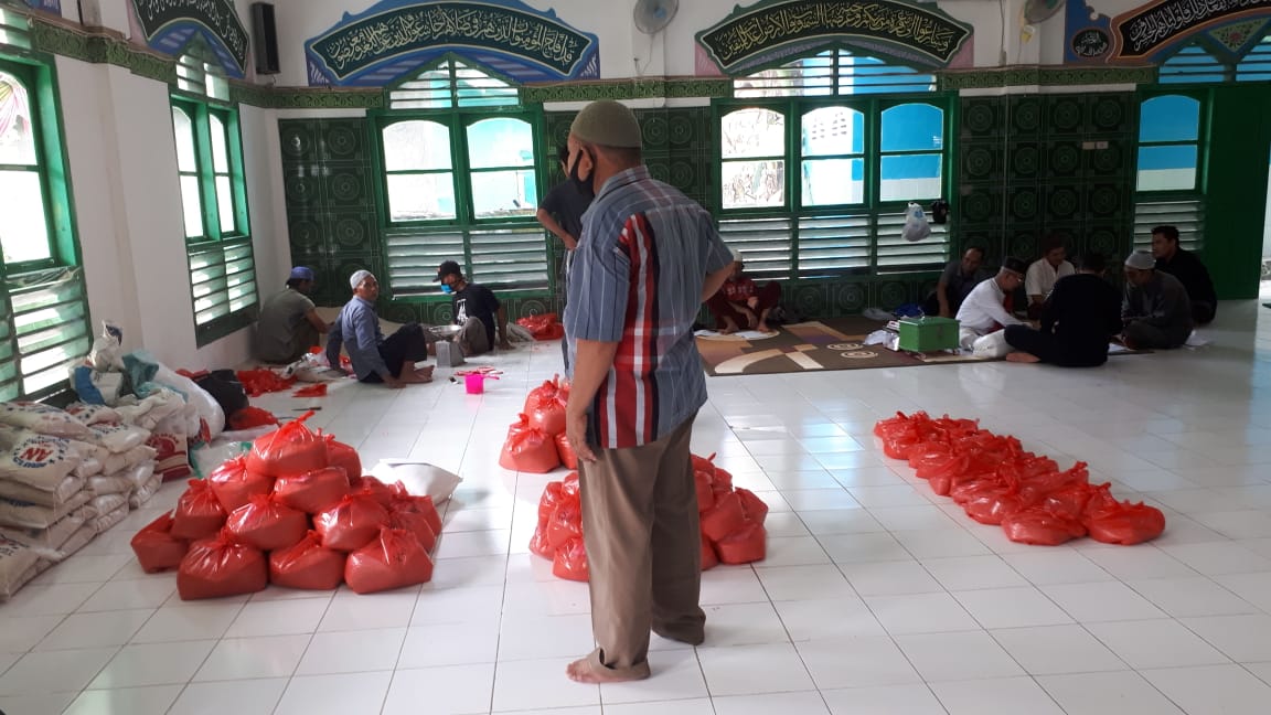 Masjid Attaqwa Belambang Umpu Salurkan Zakat Fitrah
