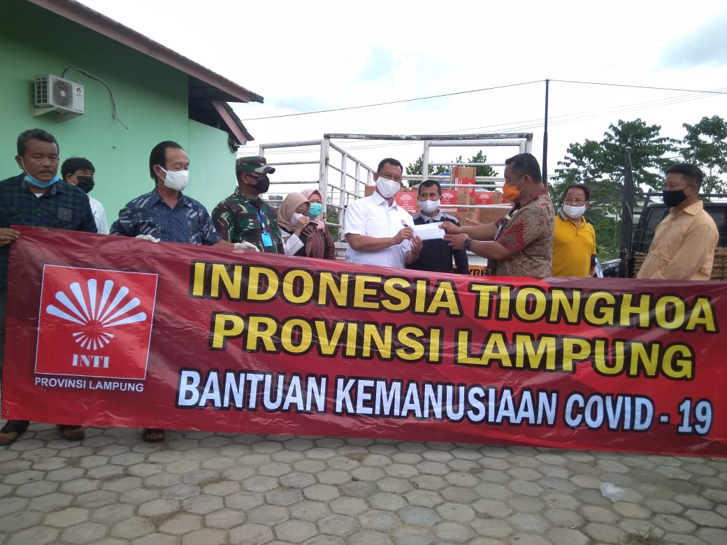 Inti Lampung, Kadin Peduli, Bersama Radar Lampung Grup Salurkan Bantuan untuk Korban Puting Beliung Tuba