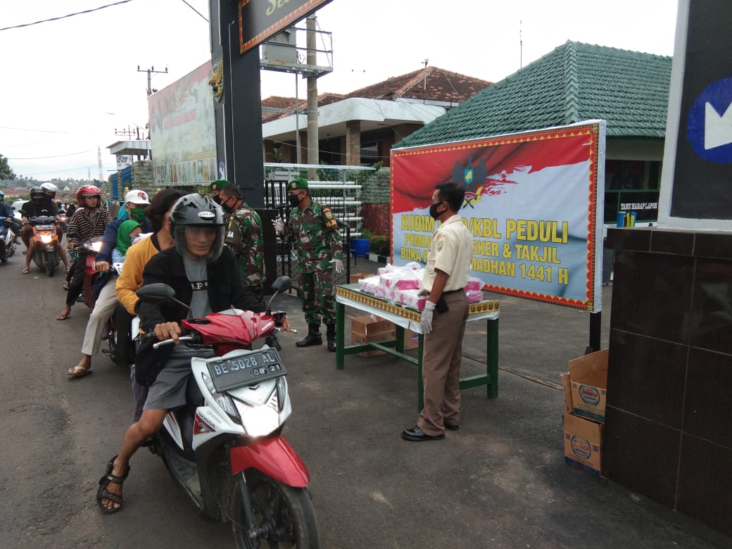 Kodim 0410/KBL Kembali Bagikan Takjil