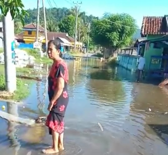 Dipesawaran, Puluhan Rumah Banjir Rob