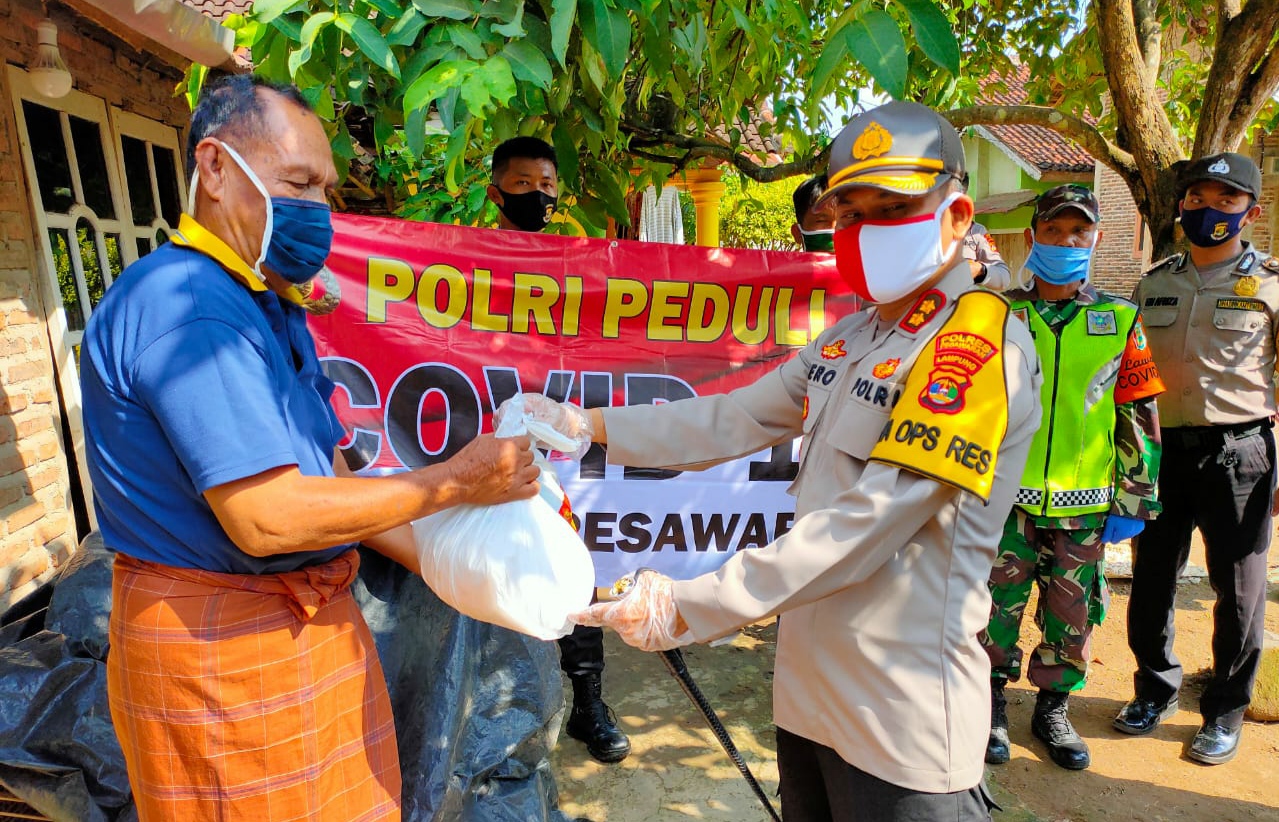 Polres Pesawaran Sebar Paket Sembako untuk Tujuh Desa