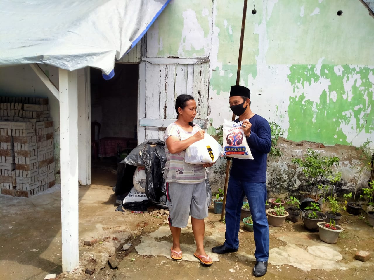 Door to Door, Komunitas Pajero Bagikan Beras