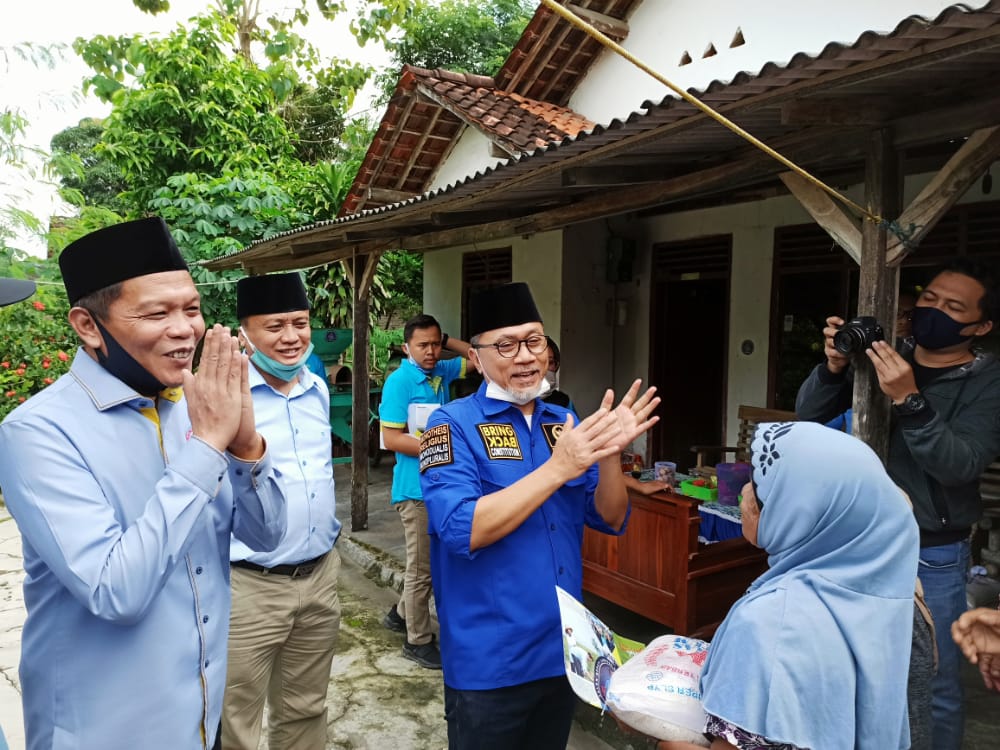 Sasar Dua Kecamatan, Zulhas Perkenalkan Hipni sebagai Bacabup Lamsel