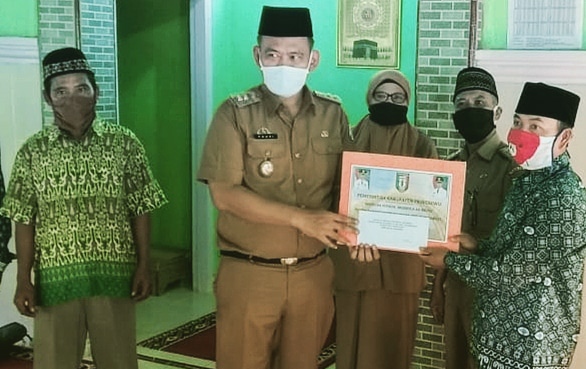 Wabup Serahkan Bantuan untuk Musala