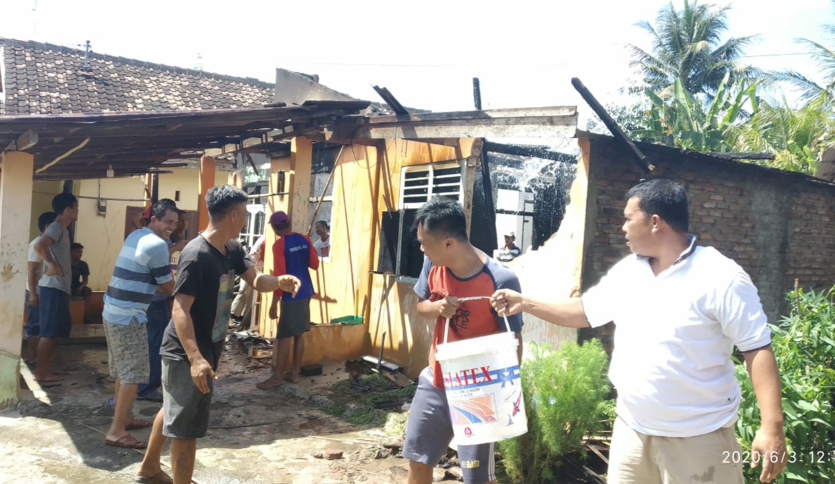 Armada Damkar Rusak, Rumah Pejabat Pekon Hangus