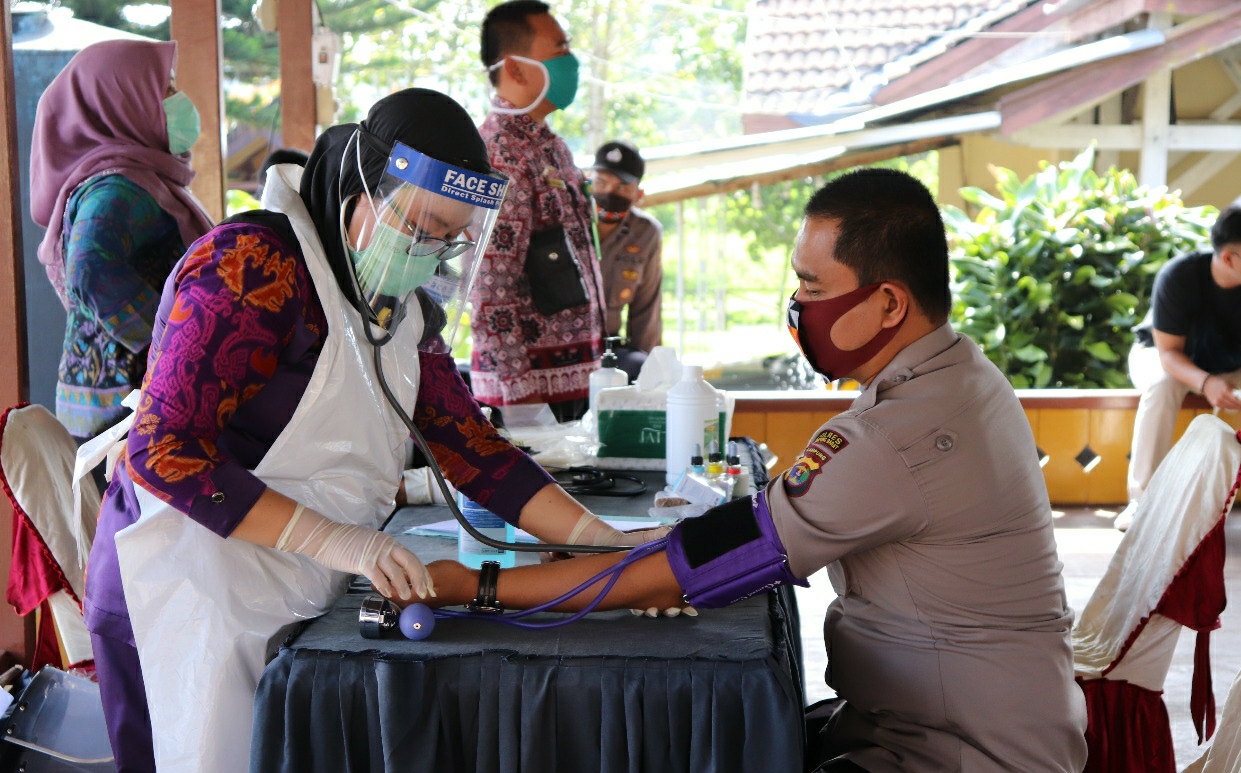 HUT Bhayangkara, Polres Lambar Baksos Donor Darah