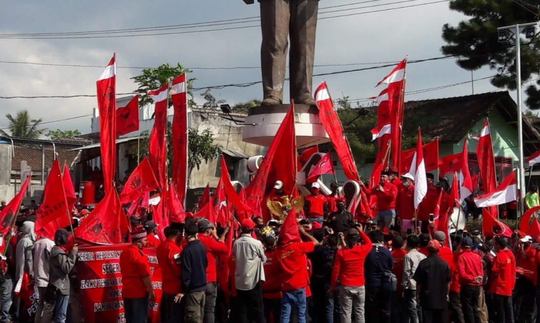 Usut Tuntas Kasus Pembakaran Bendera PDIP!