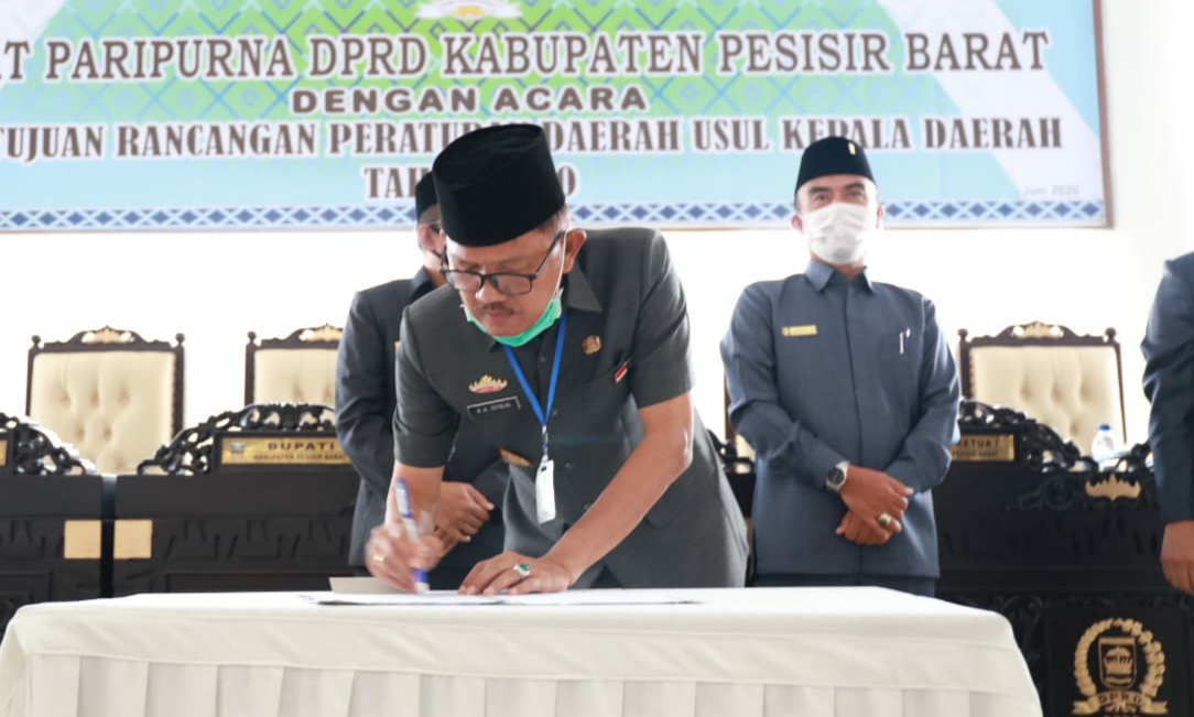 Enam Raperda Pesisir Barat Disahkan