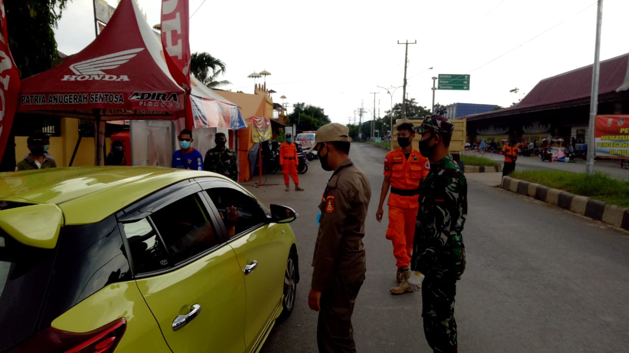 Tergabung Bersama dengan Tim Gugus Tugas Covid-19, Kodim 0410/KBL Berjaga di Pos Pemantauan