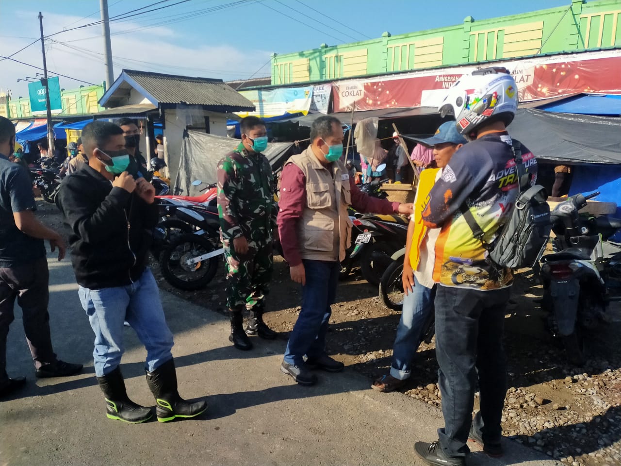 Kedapatan Tak Pakai Masker, Wabup Tanggamus Minta Pengunjung Pasar Pulang