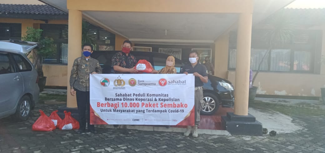 KSP Sahabat Mitra Sejati dan Bank Sahabat Sampoerna Berbagi 10 Ribu Paket Sembako