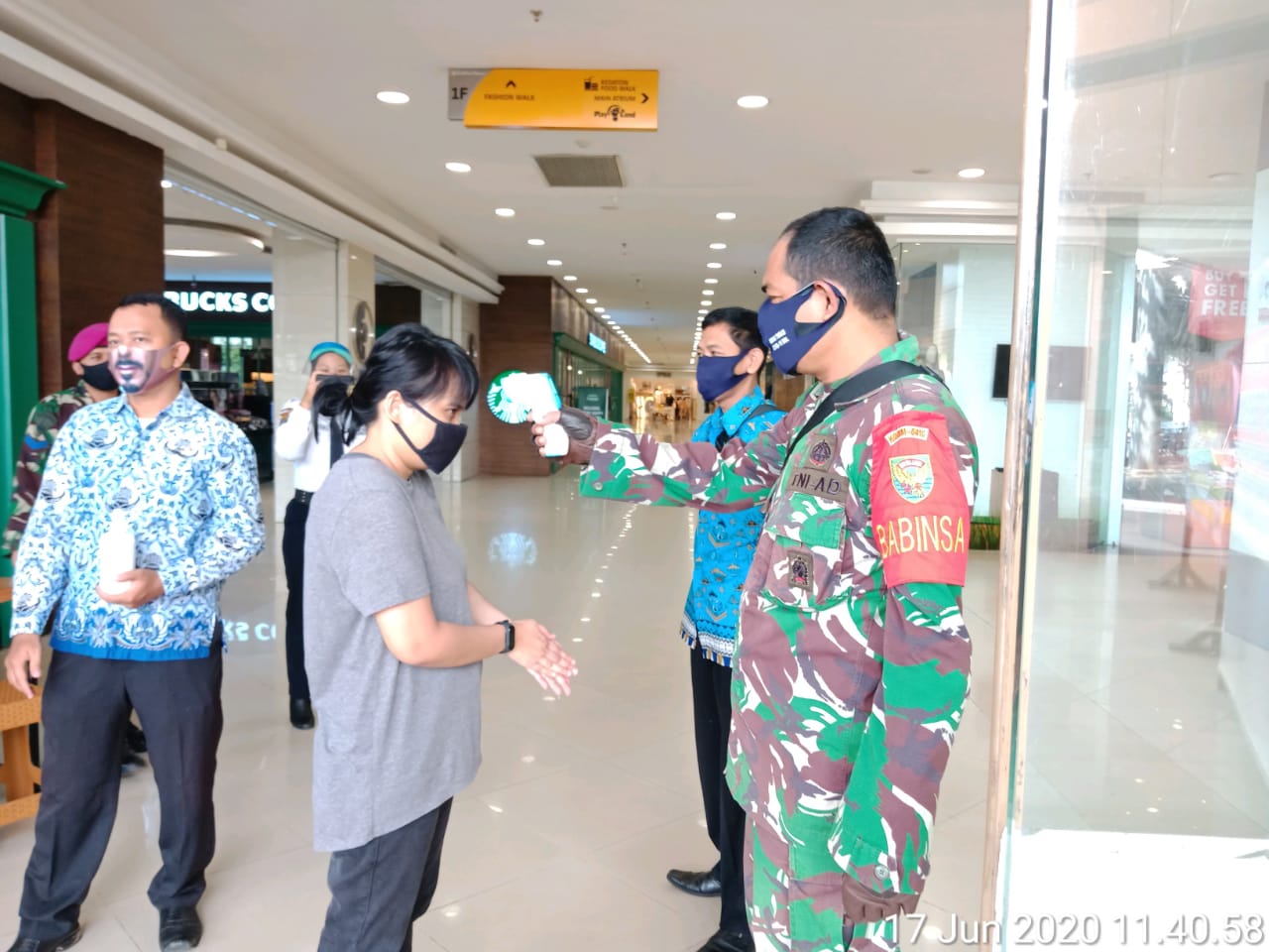 Satgas Penanganan Covid-19 Kota Bandarlampung Melaksanakan Penegakan Disiplin Protokol Kesehatan di MBK