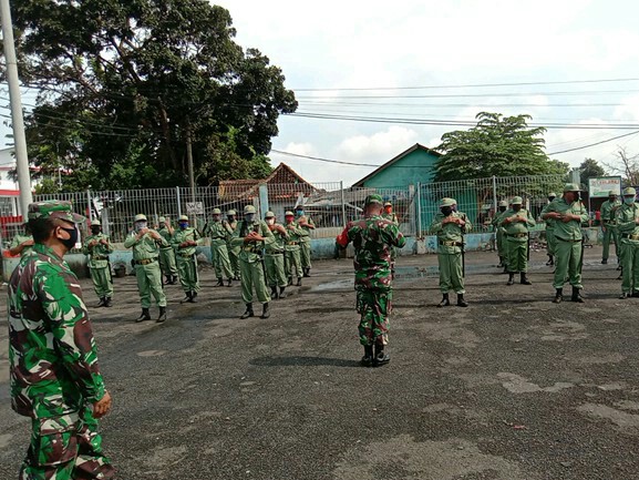 Koramil 410-06/KDT Berikan Wawasan Kebangsaan dan Pelatihan PBB kepada Linmas Sekecamatan Rajabasa