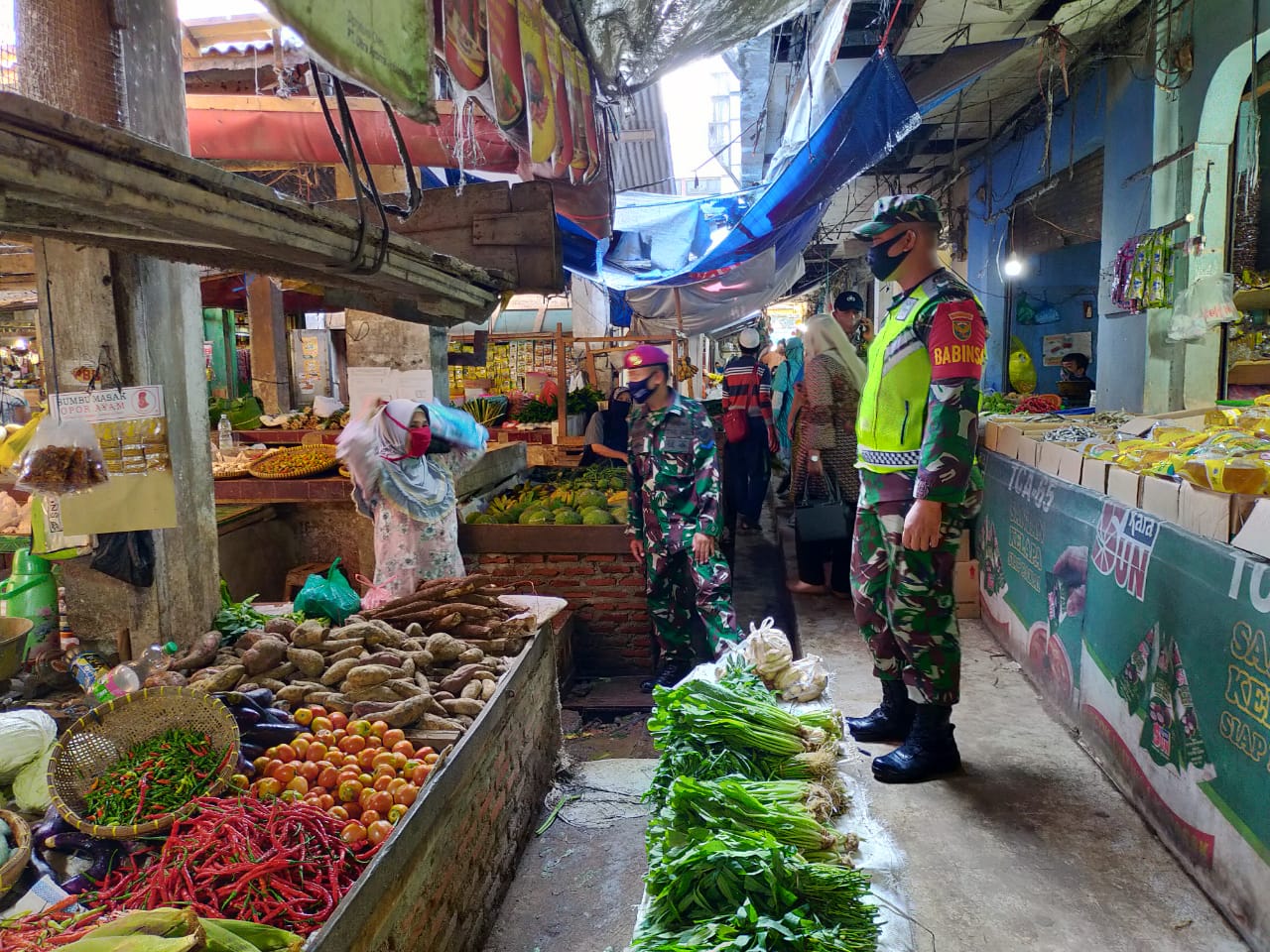 Sambangi Pasar Pasir Gintung, Tim Gugus Tugas Covid-19 Ingatkan Warga Protokol Kesehatan