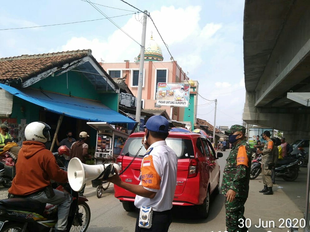 Kodim 0410/KBL Bersama Gugus Tugas Covid19 Kota Bandarlampung Ketatkan Protokol Kesehatan di Pasar Tugu